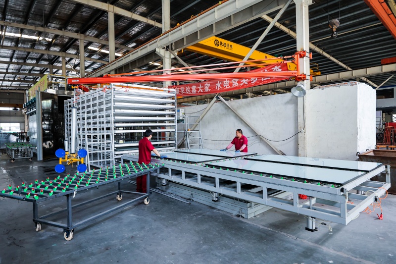 偉豪納米硅防火玻璃3號生產(chǎn)線